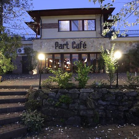 Part Cafe Residence Dunakeszi Eksteriør bilde