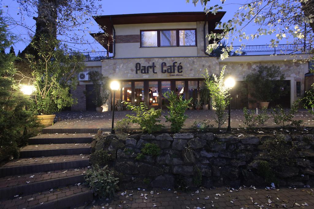 Part Cafe Residence Dunakeszi Eksteriør bilde